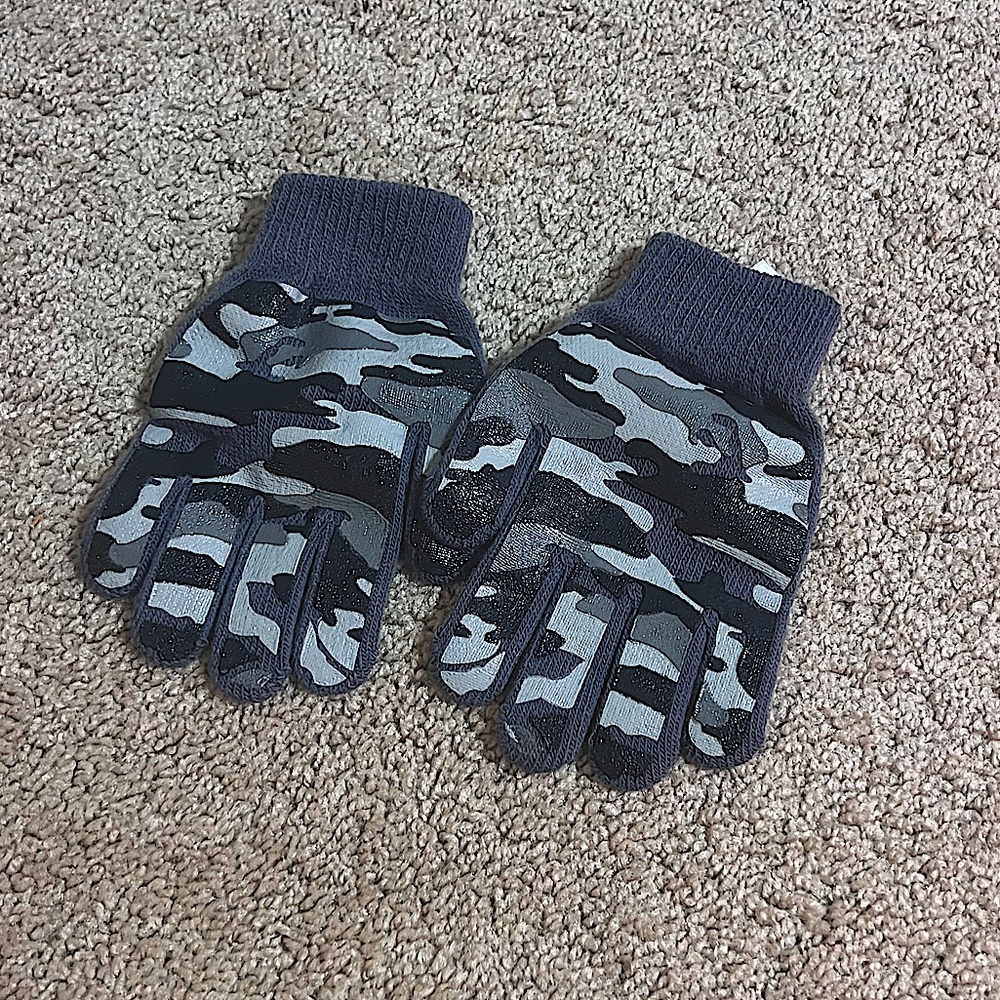 Black & Grey Camo Gloves/Mittens For Kids